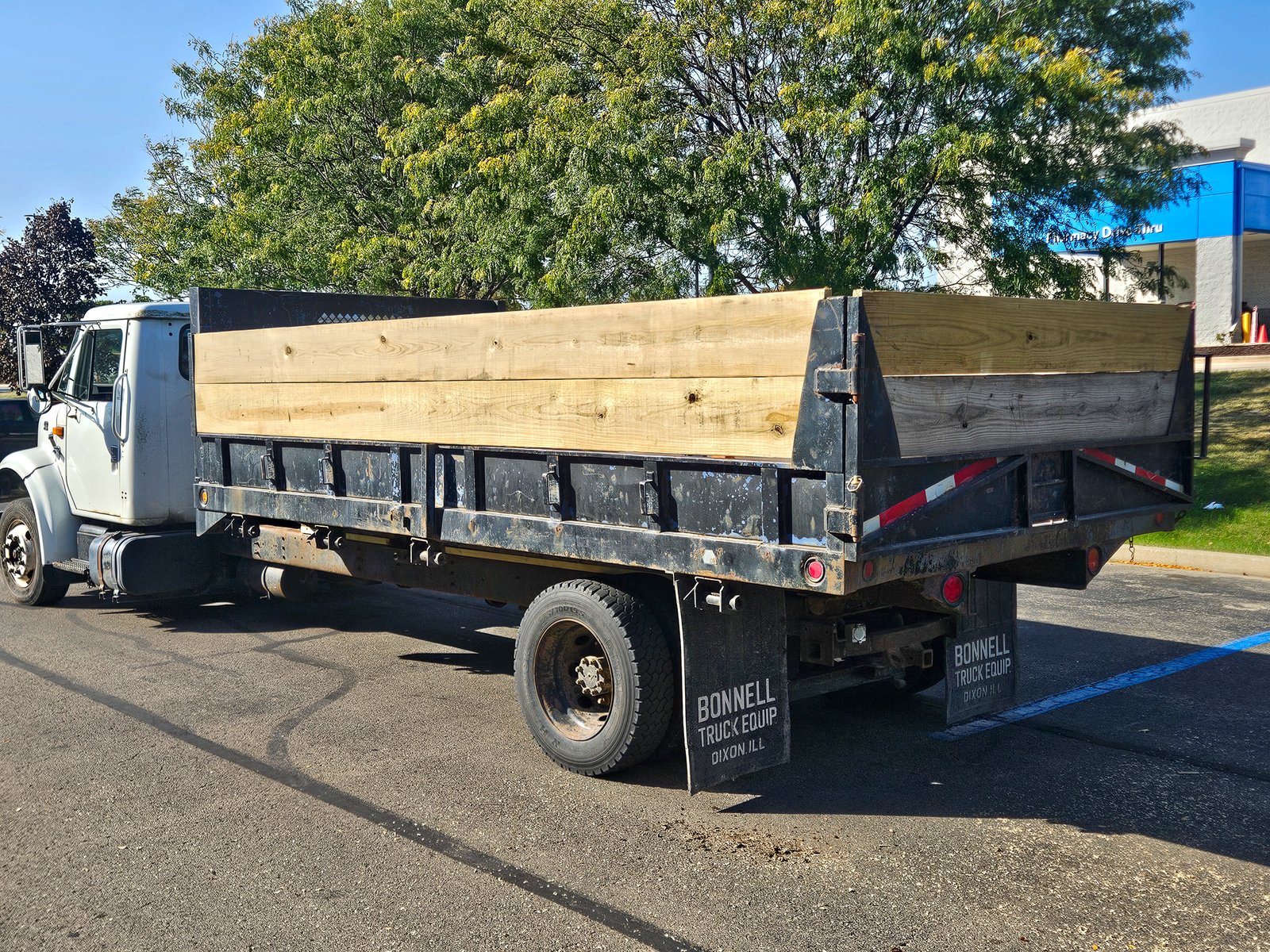 Large log removal truck Freeport IL